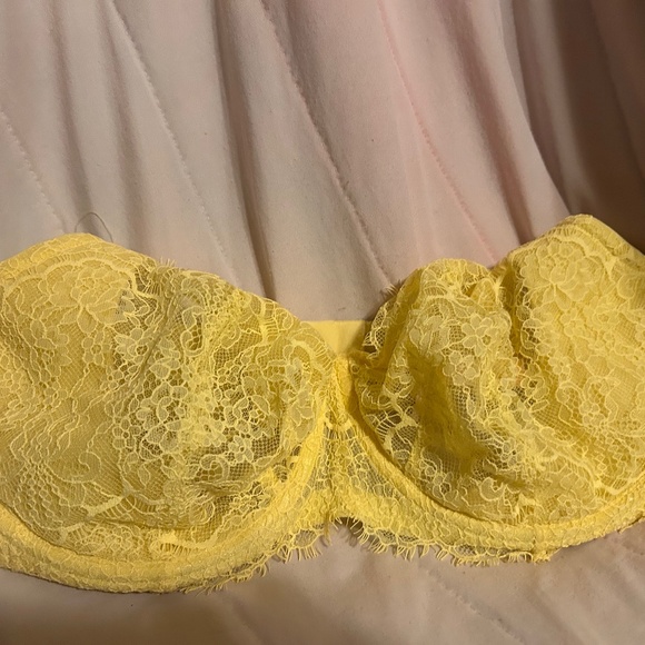 Victoria's Secret 38DDD Unlined Lace Yellow Bra - Picture 1 of 3